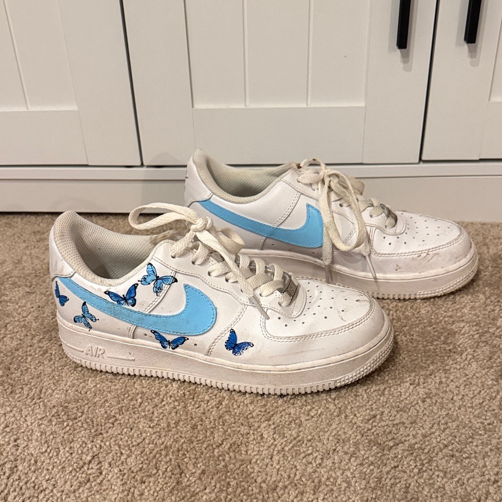 Nike Air Women’s White Butterfly Tennis Shoes